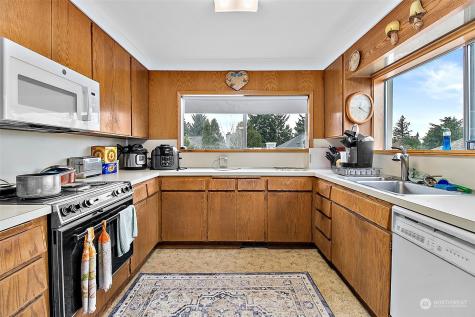 2416 NE 16th Street Renton WA 98056