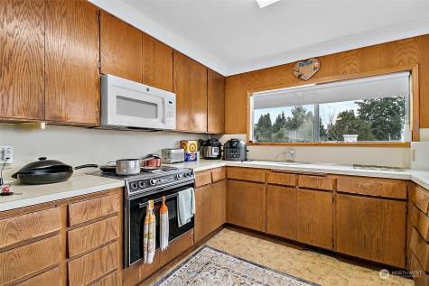 2416 NE 16th Street Renton WA 98056