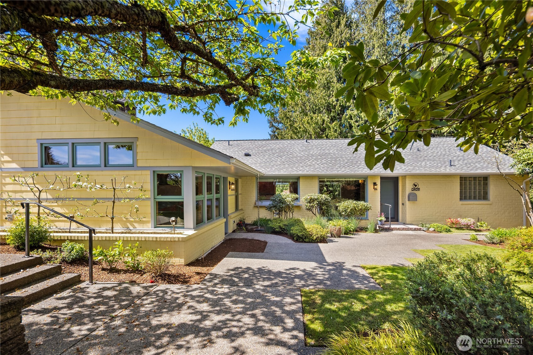 3409 Magnolia Blvd W Seattle WA 98199
