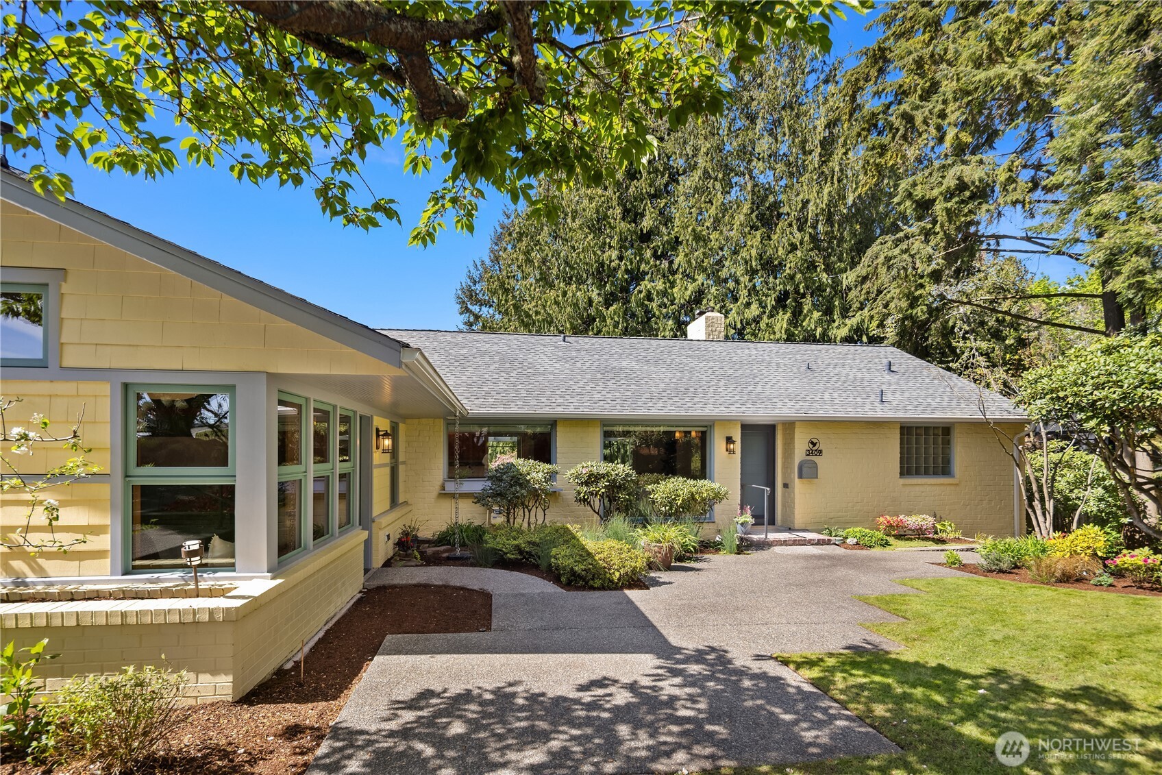3409 Magnolia Blvd W Seattle WA 98199