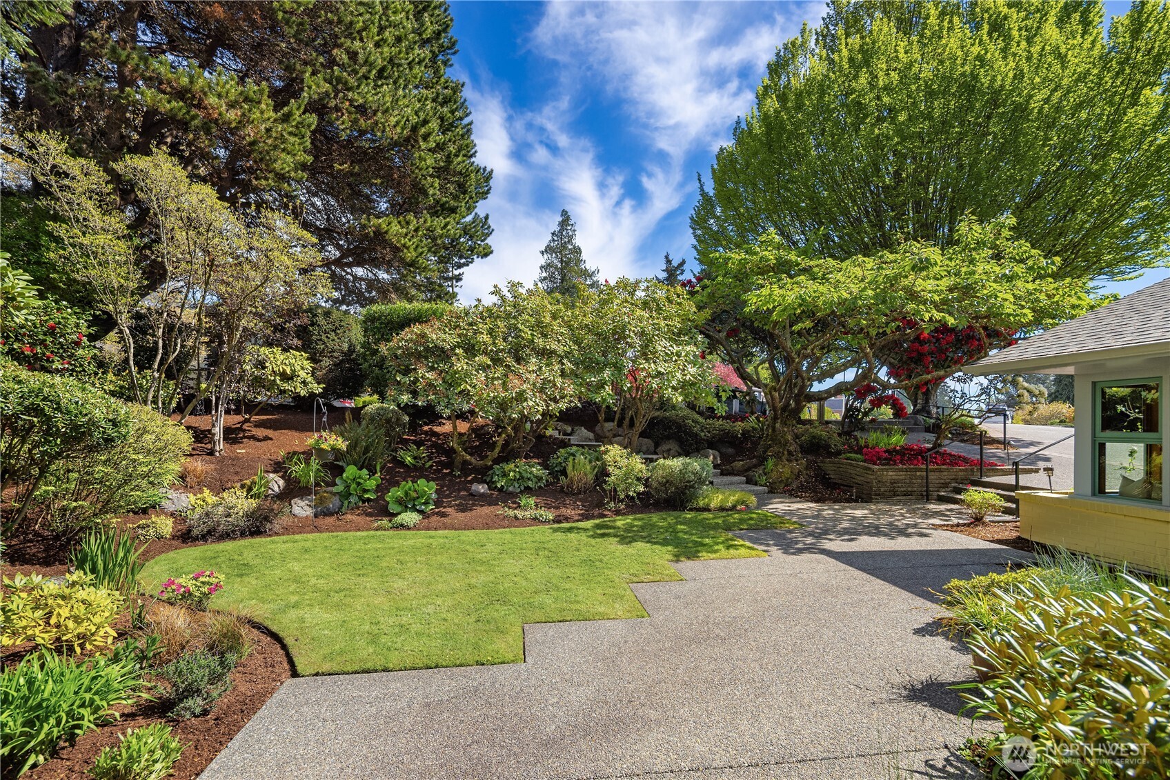 3409 Magnolia Blvd W Seattle WA 98199
