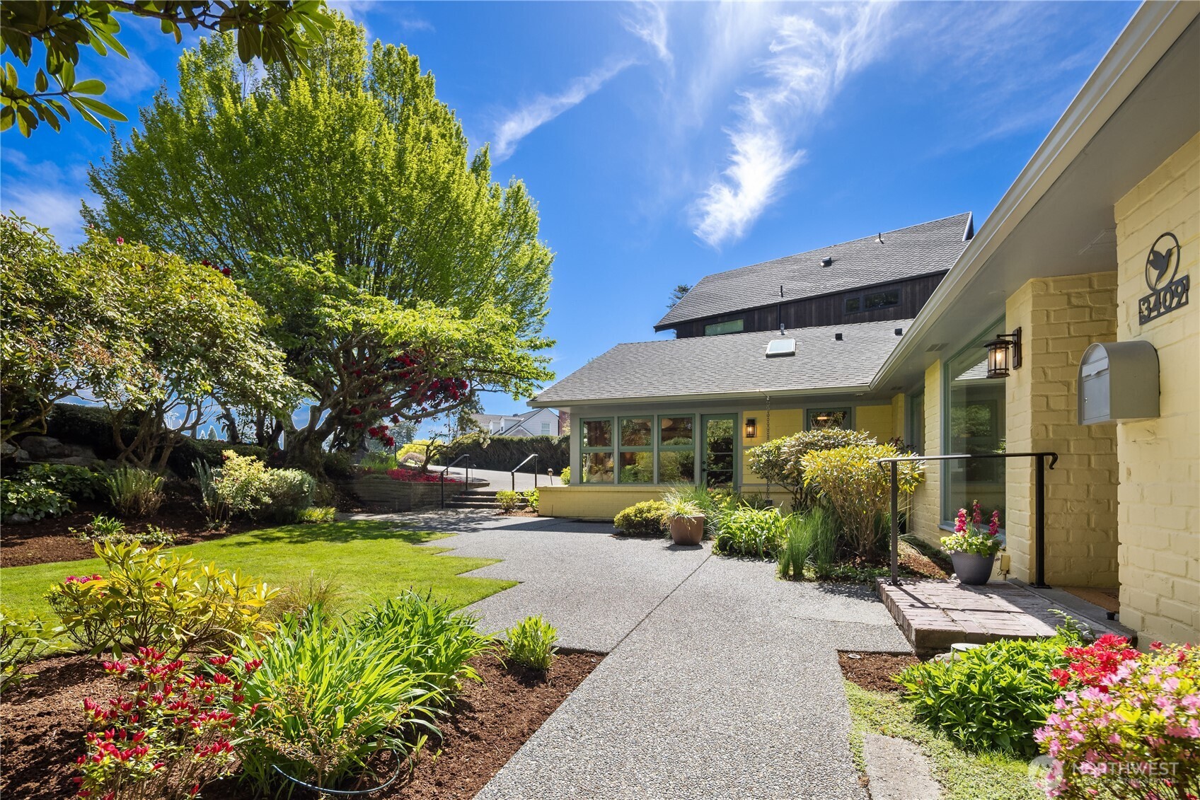 3409 Magnolia Blvd W Seattle WA 98199