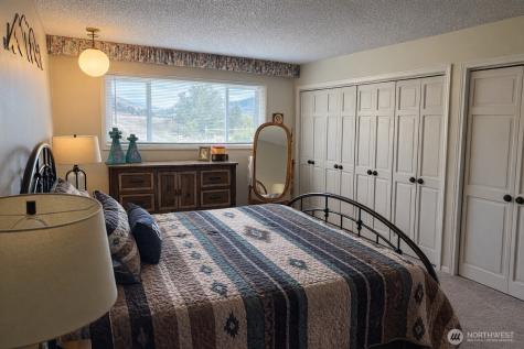 107 Westlake Road Oroville WA 98844