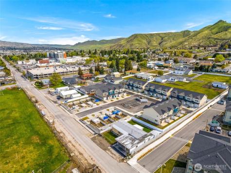 1075 Red Apple Road Wenatchee WA 98801