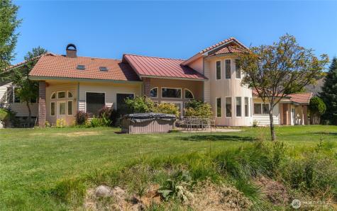 572 W Chewuch Road (Barron Blvd) Winthrop WA 98862