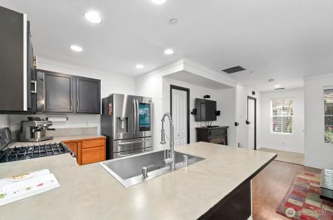 877 5th Pl NE Issaquah WA 98029