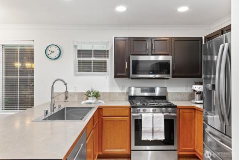 877 5th Pl NE Issaquah WA 98029