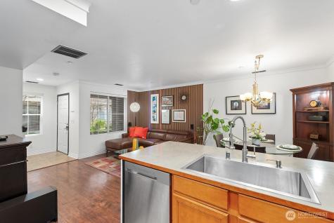 877 5th Pl NE Issaquah WA 98029