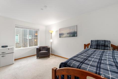 877 5th Pl NE Issaquah WA 98029