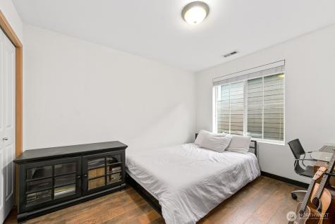 877 5th Pl NE Issaquah WA 98029