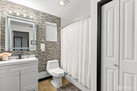 877 5th Pl NE Issaquah WA 98029