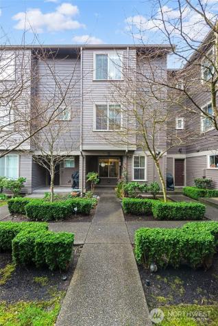 877 5th Pl NE Issaquah WA 98029