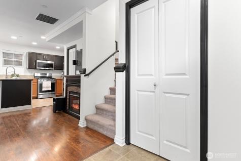 877 5th Pl NE Issaquah WA 98029