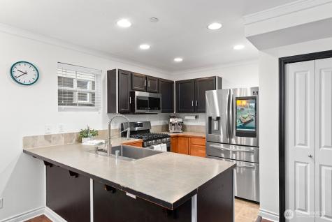 877 5th Pl NE Issaquah WA 98029