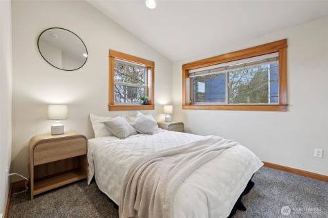 9047 17th Avenue SW Seattle WA 98106