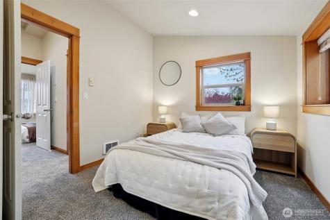 9047 17th Avenue SW Seattle WA 98106