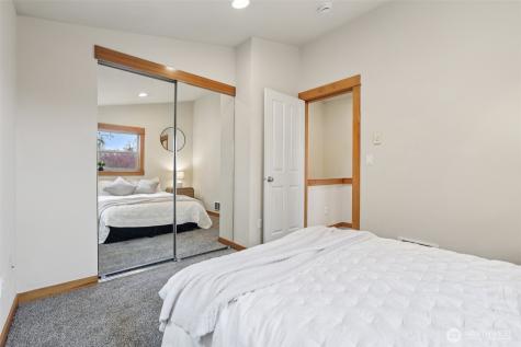 9047 17th Avenue SW Seattle WA 98106