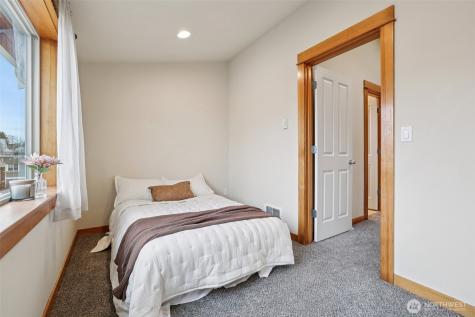 9047 17th Avenue SW Seattle WA 98106