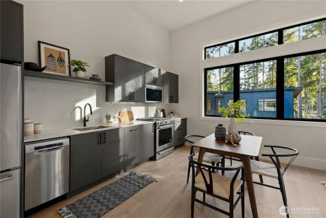 13982 Manzanita Road NE Bainbridge Island WA 98110