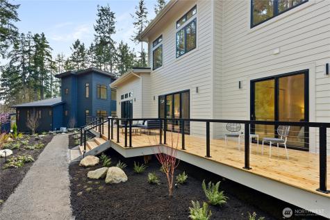 13982 Manzanita Road NE Bainbridge Island WA 98110