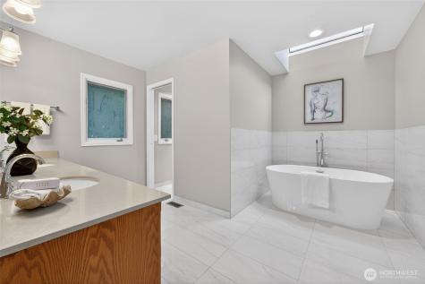 12610 NE 68th Place Kirkland WA 98033
