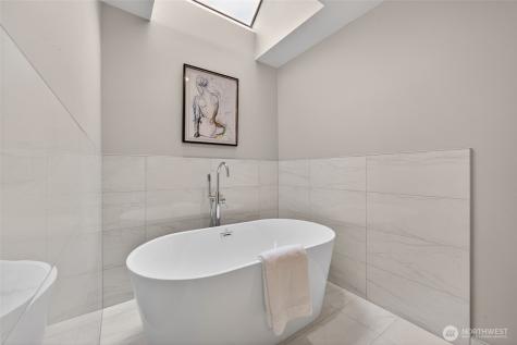 12610 NE 68th Place Kirkland WA 98033