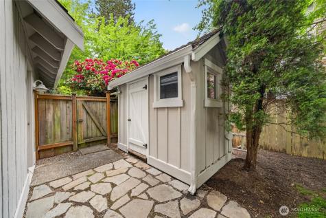 12610 NE 68th Place Kirkland WA 98033