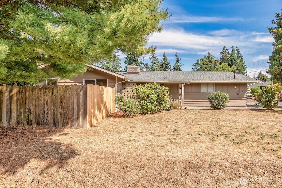 604 N 201st Street Shoreline WA 98133
