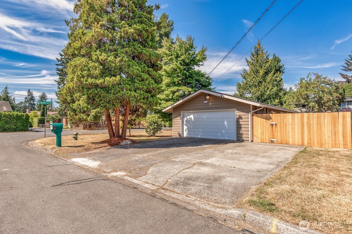 604 N 201st Street Shoreline WA 98133