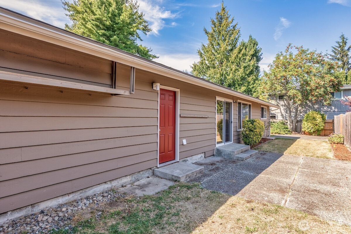 604 N 201st Street Shoreline WA 98133