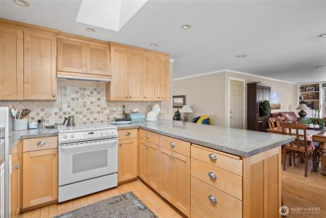 601 SW Thornberry Oak Harbor WA 98277