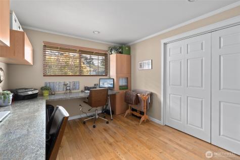 601 SW Thornberry Oak Harbor WA 98277