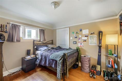 5755 25th Avenue NE Seattle WA 98105