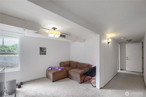 5755 25th Avenue NE Seattle WA 98105