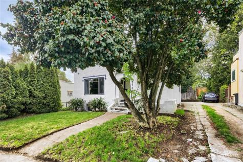 5755 25th Avenue NE Seattle WA 98105