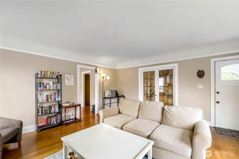 5755 25th Avenue NE Seattle WA 98105