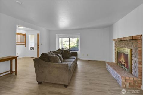 4926 Dover Street Everett WA 98203