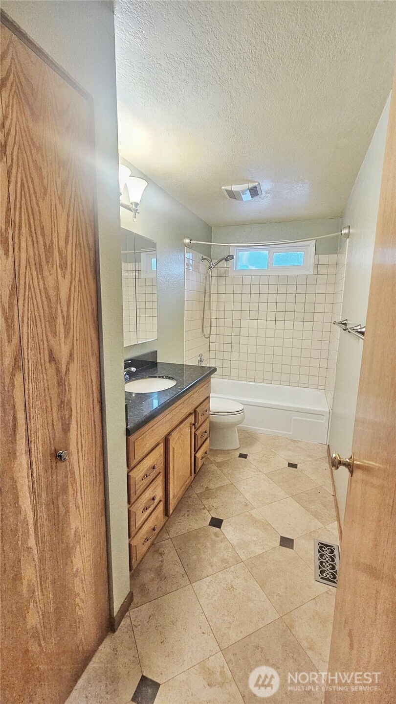 2733 NE 94th Street Seattle WA 98115