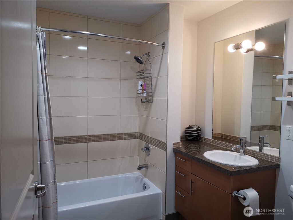 4547 8th Avenue NE Seattle WA 98105