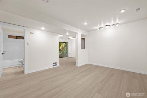 917 N 100th Street Seattle WA 98133