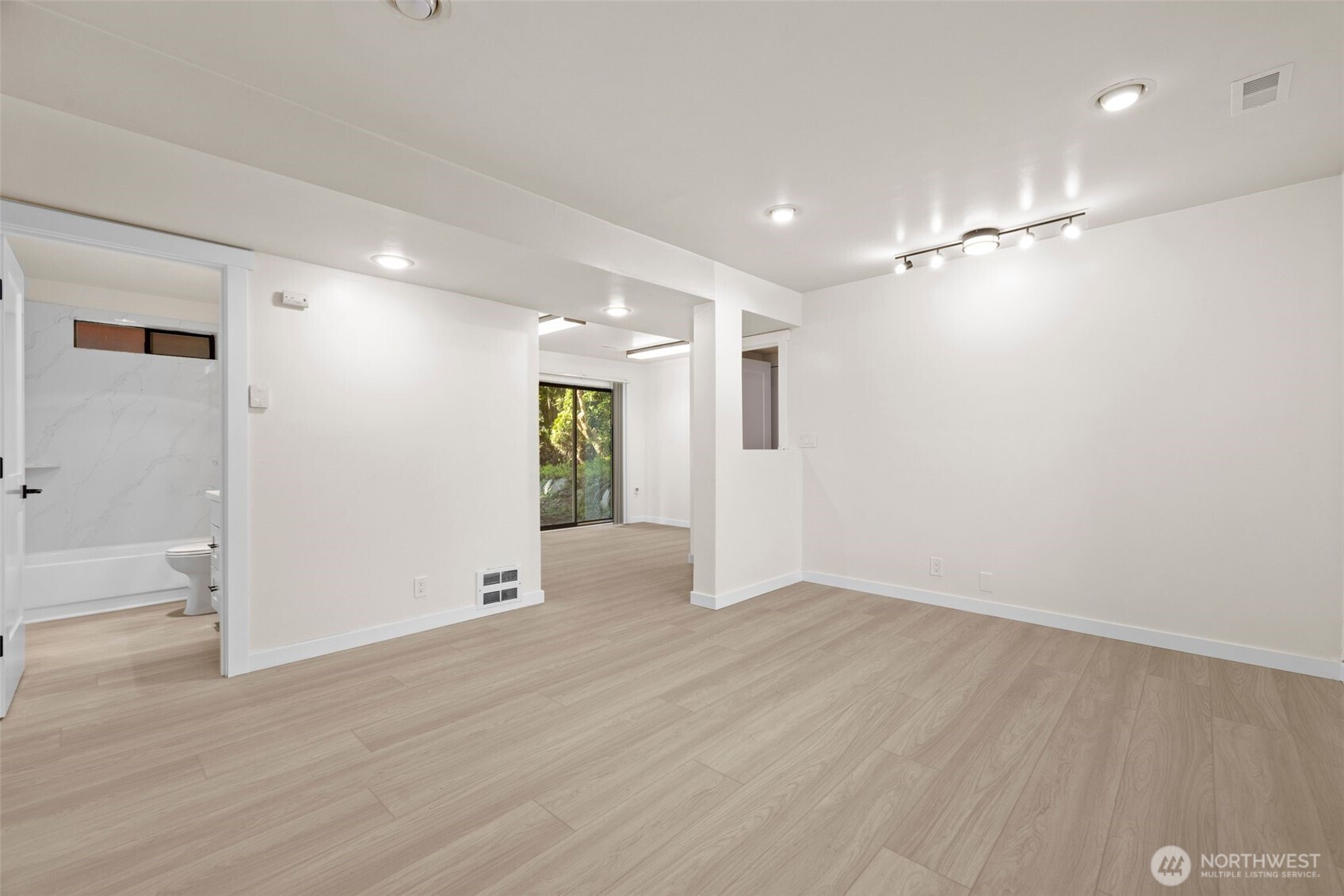 917 N 100th Street Seattle WA 98133
