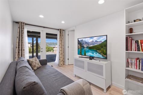 12704 Holmes Point Drive NE Kirkland WA 98034
