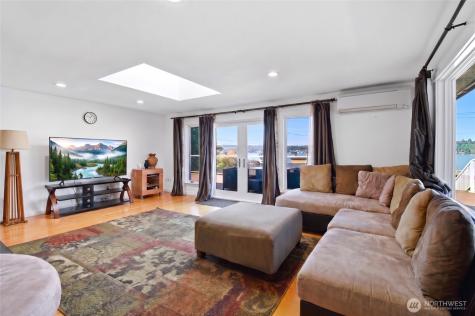 12704 Holmes Point Drive NE Kirkland WA 98034