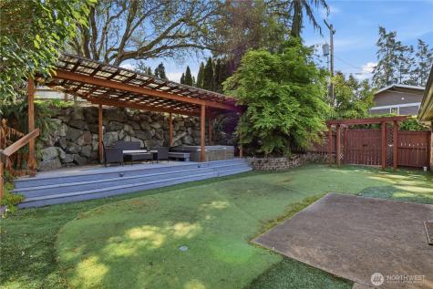 12704 Holmes Point Drive NE Kirkland WA 98034