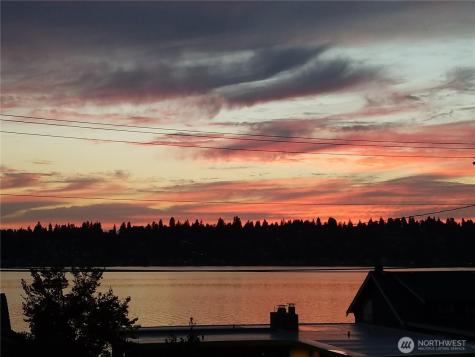 12704 Holmes Point Drive NE Kirkland WA 98034