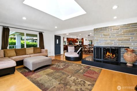 12704 Holmes Point Drive NE Kirkland WA 98034