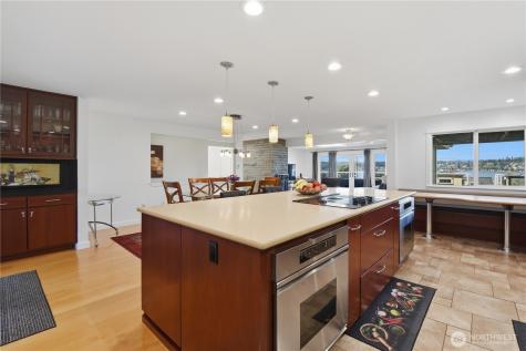 12704 Holmes Point Drive NE Kirkland WA 98034