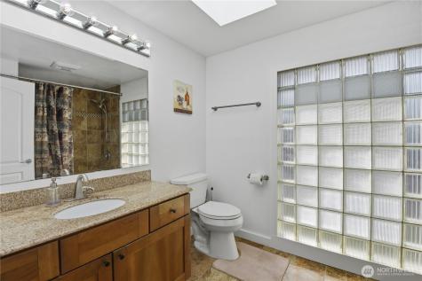 12704 Holmes Point Drive NE Kirkland WA 98034
