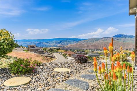 125 E Mountain Brook Lane Wenatchee WA 98801
