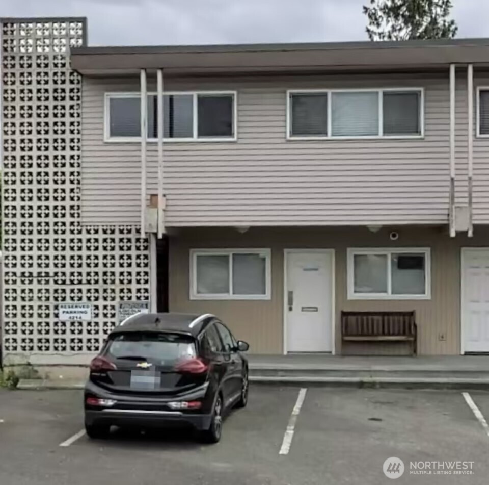 4212 Aurora Avenue N Seattle WA 98103